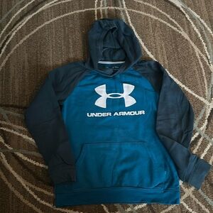 Under Armour sweatshirt with pockets